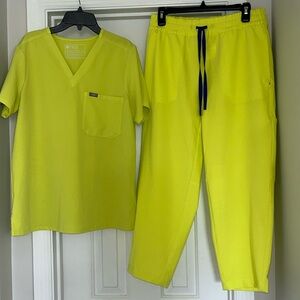 Figs Serving Lime Wide leg scrub set